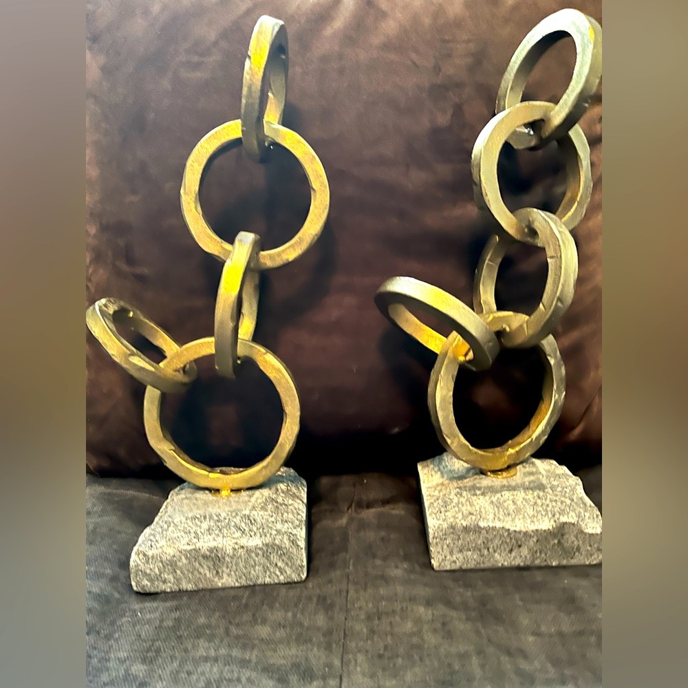 Set of 2 sculptures